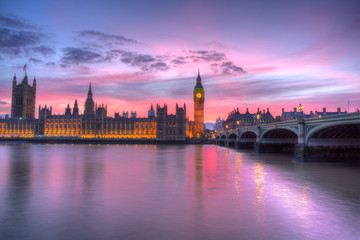 Fototapeta na wymiar houses of Parliament in a pink sunset