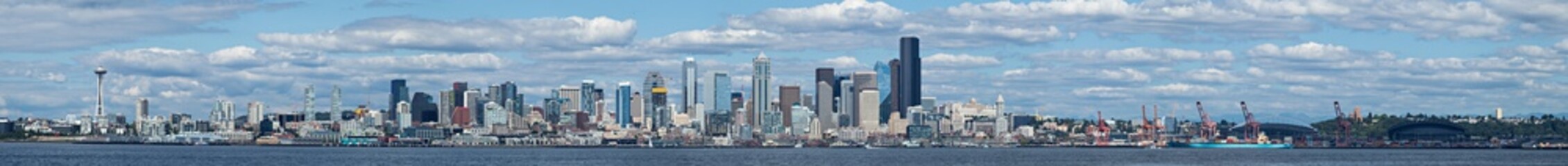 Fototapeta na wymiar Seattle City Skyline panorama from West Seattle