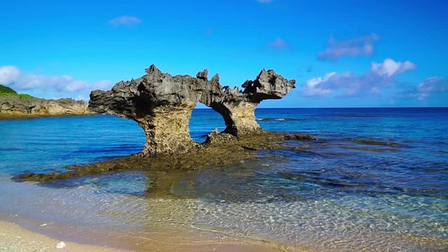 古宇利島のハートロックの岩