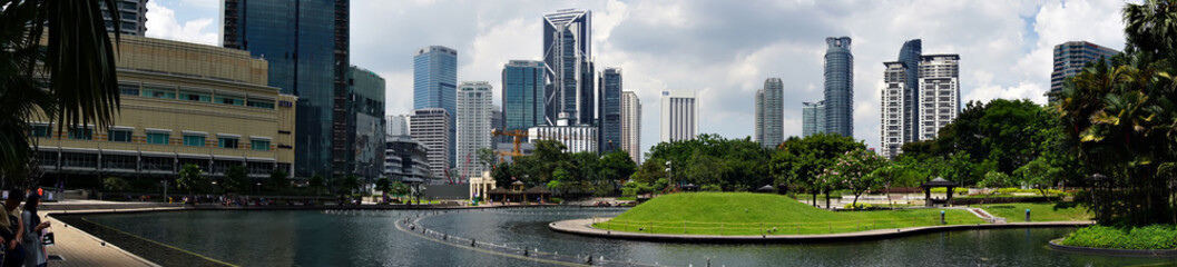 Fototapeta na wymiar Panorama-Scenery scenes around the Twin Towers in Kuala Lumpur, Malaysia during the day.