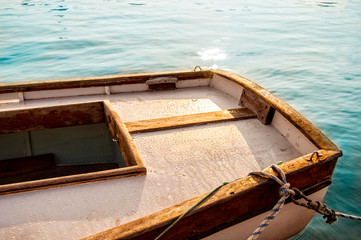 Fototapeta na wymiar Dew on a boat under the morning sun