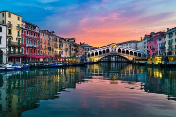 Foto auf Acrylglas Rialtobrücke Sonnenaufgang in Venedig, Italien