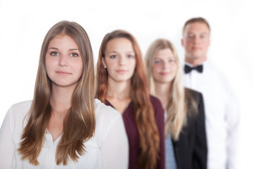 Fototapeta premium Personen stehen an Porträt