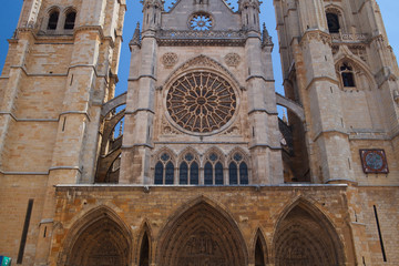 Obraz premium Santa María de Leon Cathedral in sunny day.Spain