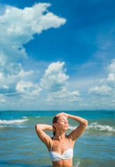 Fototapeta na wymiar Classy woman on the beach