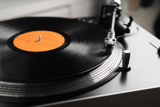 Turntable vinyl record player