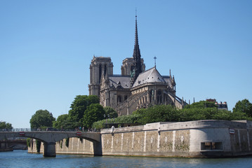 Fototapeta na wymiar Cathédrale Notre-Dame de Paris et Pont de l'Archevêché