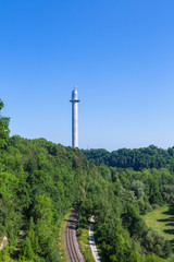 Obraz premium Testturm und Bahngleise