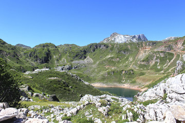 Fototapeta na wymiar peak of a mountain in Saliencia's lake in Asturias, Spain