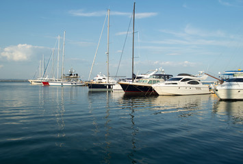 Obraz na płótnie Canvas Row of luxury yachts mooring in a harbour.