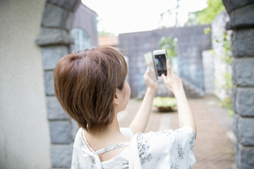 笑顔が素敵な日本女性