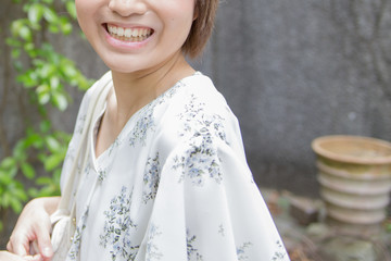 笑顔が素敵な日本女性