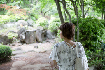 笑顔が素敵な日本女性