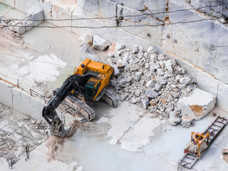 Mechanical blade during excavation work in a marble quarry