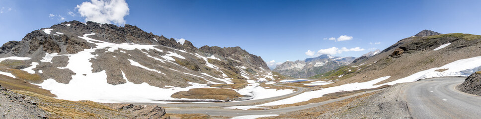 Panorama au col de l'Iseran dans les Alpes
