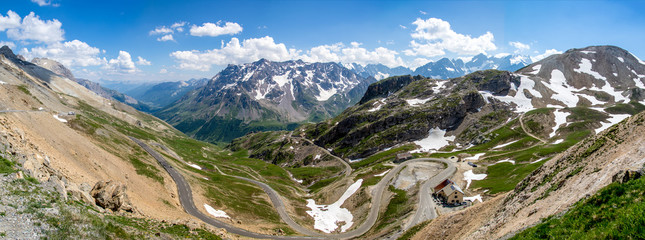 Panorama au col du Galibier dans les Alpes