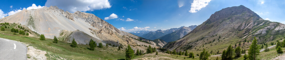Panorama au col d'Izoard dans les Alpes