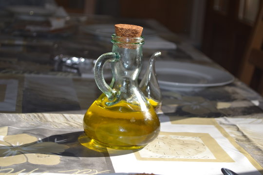 Aceitera con aceite