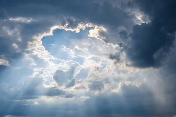 Crédence de cuisine en verre imprimé Ciel sun rays shining through  thick cloud sky