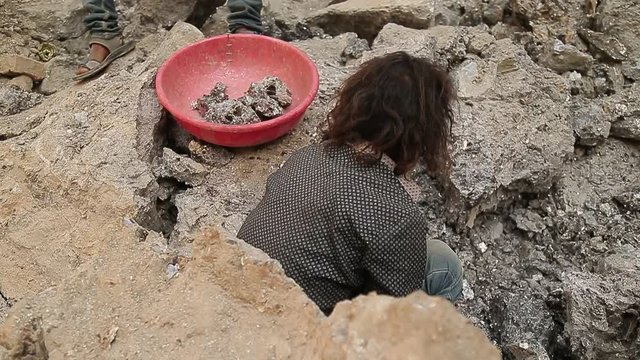Slavery in Asia. Unskilled workers. Mining of mica. India.