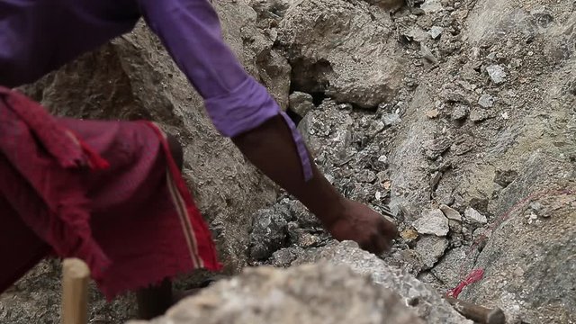 Slavery in Asia. Unskilled workers. Mining of mica. India.