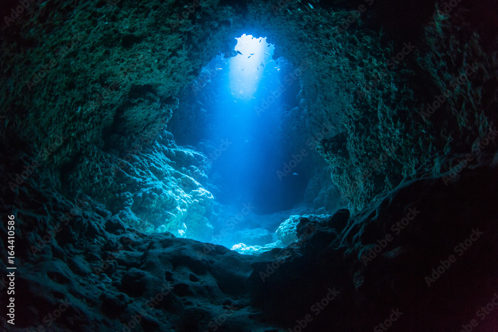 Poster Sun Light into the Underwater Cave