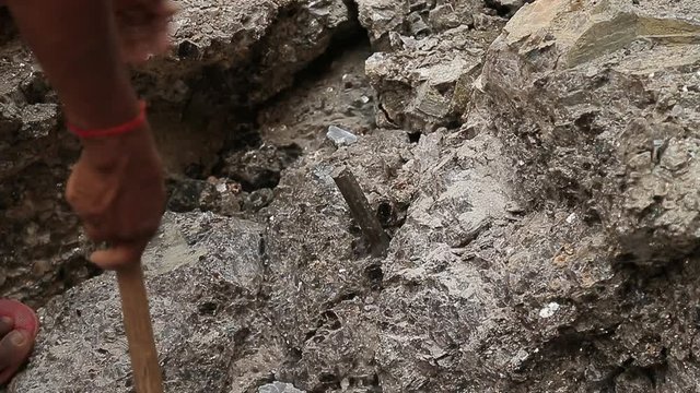 Slavery in Asia. Unskilled workers. Mining of mica. India.