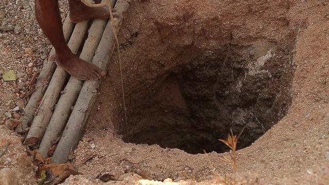 Slavery in Asia. Unskilled workers. Mining of mica. India.