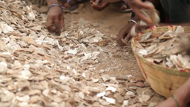 Slavery in Asia. Unskilled workers. Mining of mica. India.