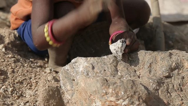 Slavery in Asia. Unskilled workers. Mining of mica. India.