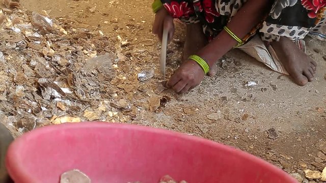 Slavery in Asia. Unskilled workers. Mining of mica. India.