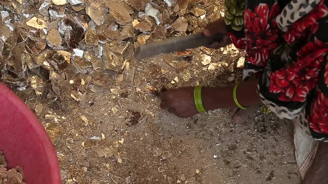 Slavery in Asia. Unskilled workers. Mining of mica. India.