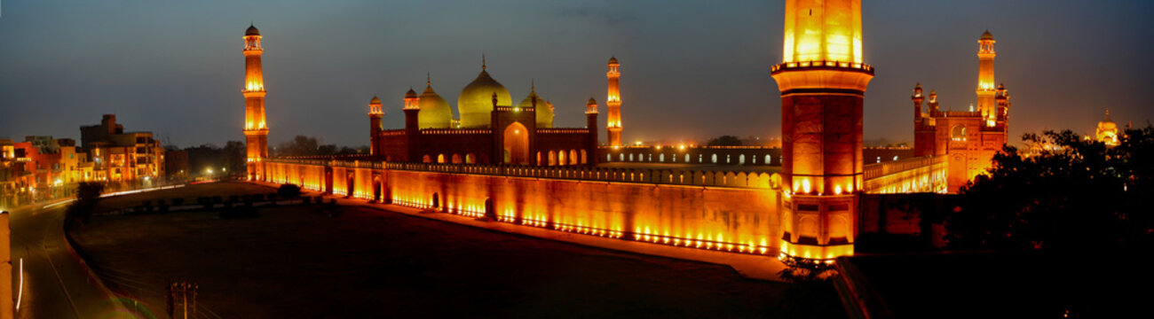 Badshahi Mosque In Lahore