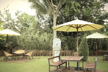 Sitting table at the yard