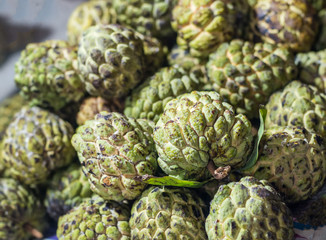 Obraz premium custard apple fruit, also known as sugar-apple or sweetsop. ripe custard apple on the market shelf to sell.