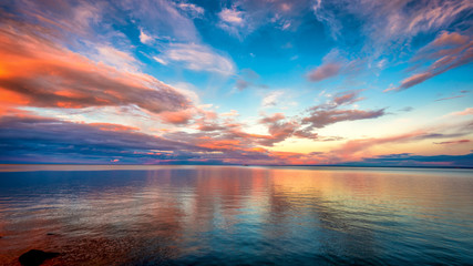 Panele Szklane Podświetlane  Zachód słońca nad jeziorem superior