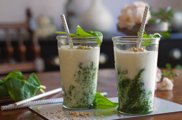 Spinatsmoothie mit Hafer