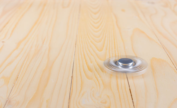 hand with spinner on table.