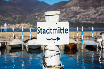 Naklejka premium Schild 232 - Stadtmitte