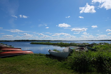 Fototapeta na wymiar Petit port au bord du lac Piipsjärvi en Finlande