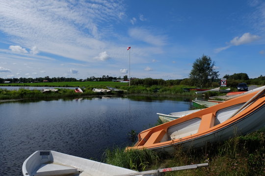 Petit port lacustre en Finlande