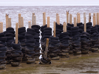 Wave protection made from tire in the sea,Tire barrier break the wave in the sea