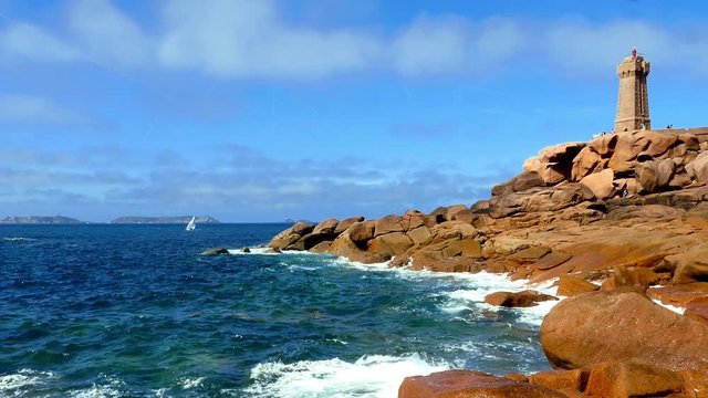 Leuchtturm in Ploumanach an der Rosa Granitk&uuml;ste, Bretagne, Brittany