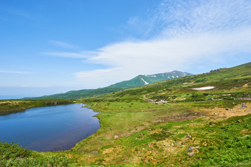 Fototapeta na wymiar 大雪山 鏡池と当麻岳