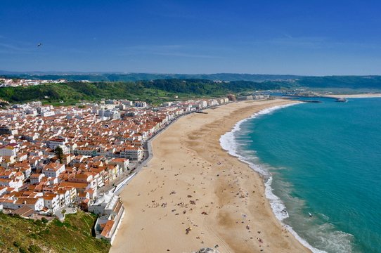 Plage de Nazr&eacute; au portugal vue du sitio