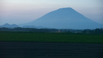 Fototapeta premium 羊蹄山 シルエット