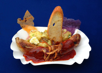 Bratwurst-Kreation mit Kartoffelsalat 2