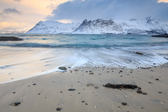 Strand bei Gimsoy nach Schneeschauer