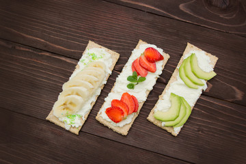 Healthy sandwiches with creame cheese ,strawberry,avocado and bananas