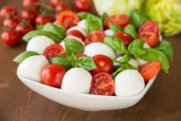 Insalata Caprese, mozzarella, pomodoro e basilico, Italian Food